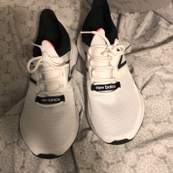 NEED GONE New balance shoes - Picture 3 of 3